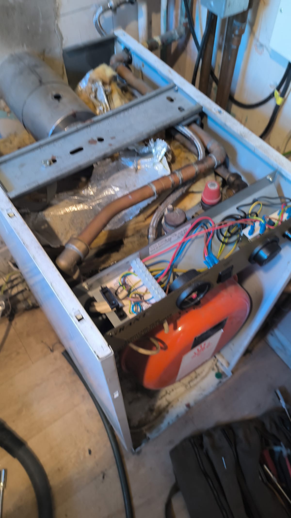 Grant boiler internals and expansion vessel